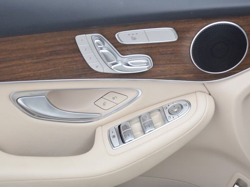 Used 2021 Mercedes-Benz GLC 300 image 21