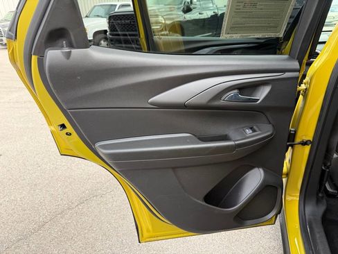 Used 2023 Chevrolet TrailBlazer RS w/ Sun and Liftgate Package image 11