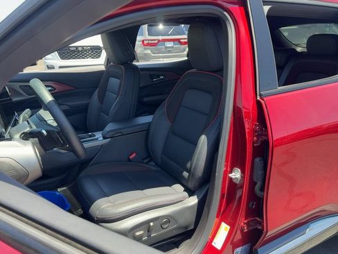 Used 2025 Chevrolet Equinox EV RS FWD image 11