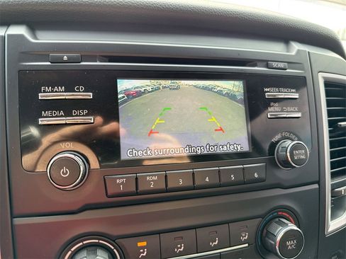 Used 2018 Nissan Titan S image 15