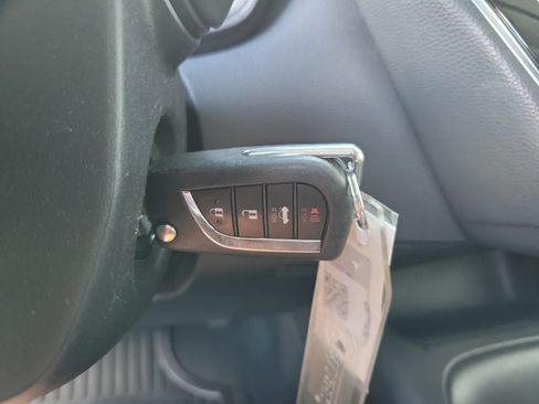 Used 2021 Toyota Corolla LE FWD image 30