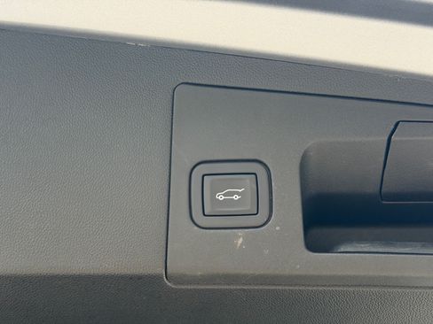 Certified 2024 Cadillac XT5 Luxury FWD image 11