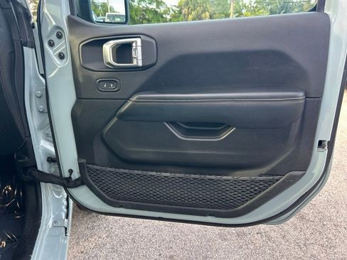 Used 2024 Jeep Wrangler Unlimited Sahara AWD/4WD image 26