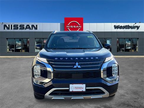 Used 2022 Mitsubishi Outlander SEL image 2