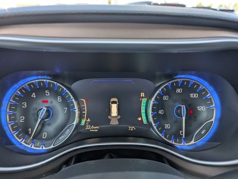 Used 2018 Chrysler Pacifica Touring-L Plus w/ Tire & Wheel Group FWD image 20