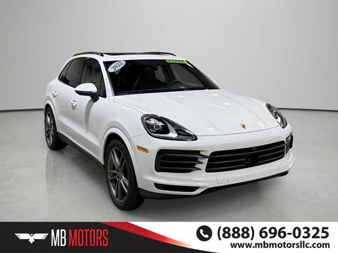 Used 2022 Porsche Cayenne Platinum Edition AWD/4WD image 3