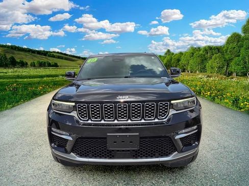 Certified 2023 Jeep Grand Cherokee Summit w/ Luxury Tech Group V AWD/4WD image 8