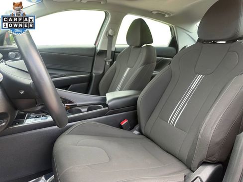 Used 2025 Hyundai Elantra SEL FWD image 9