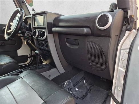 Used 2008 Jeep Wrangler Unlimited Sahara w/ Mopar Chrome Edition Group AWD/4WD image 20