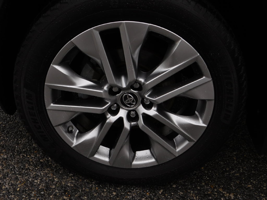 Used 2019 Toyota RAV4 XLE Premium w/ Cold Weather Package AWD/4WD image 31