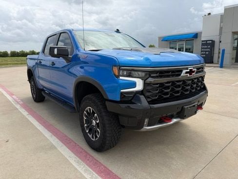 Used 2025 Chevrolet Silverado 1500 ZR2 w/ Technology Package AWD/4WD image 1