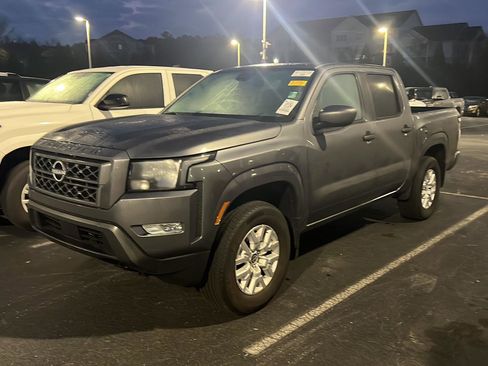 Used 2024 Nissan Frontier SV w/ SV Convenience Package image 2