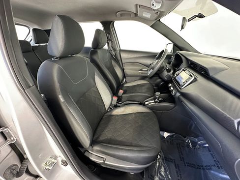 Used 2019 Nissan Kicks S FWD image 17