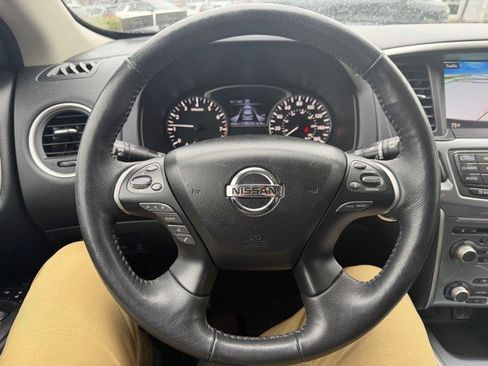 Used 2019 Nissan Pathfinder SL image 23
