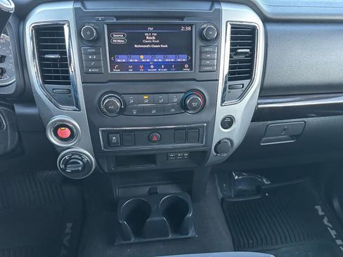Used 2019 Nissan Titan SV image 24