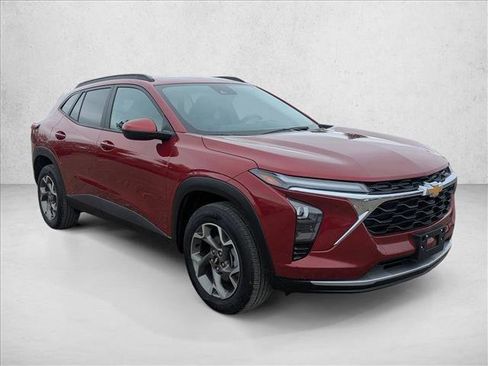 Used 2025 Chevrolet Trax LT image 3