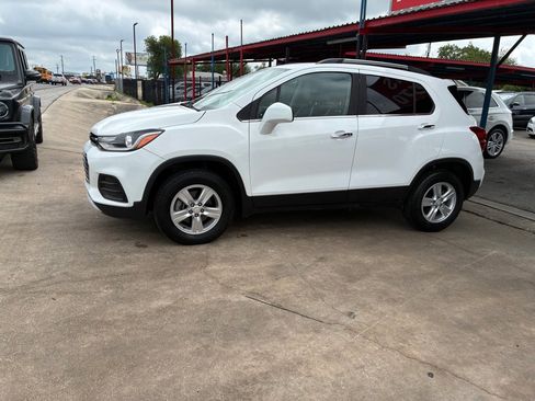 Used 2019 Chevrolet Trax LT w/ LT Convenience Package AWD/4WD image 17