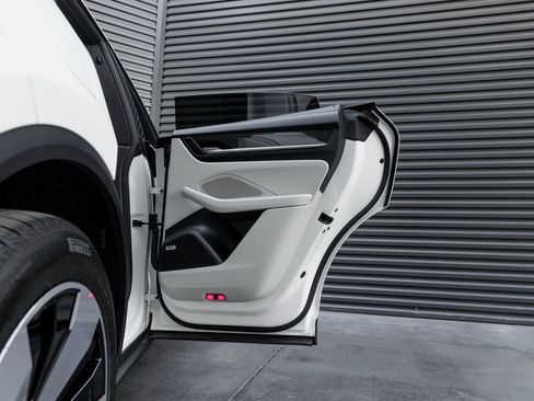 Used 2024 Porsche Macan 4 Electric image 31