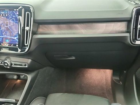 Used 2023 Volvo C40 P8 Recharge Ultimate image 36