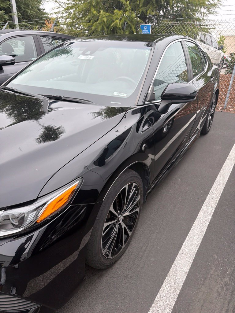 Used 2018 Toyota Camry SE FWD image 2