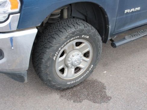 Used 2020 RAM 2500 Tradesman w/ Chrome Appearance Group AWD/4WD image 11