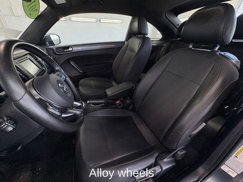 Used 2018 Volkswagen Beetle 2.0T SE FWD image 13