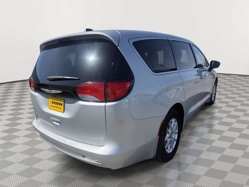 Used 2023 Chrysler Voyager LX FWD image 10