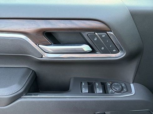 Certified 2025 GMC Sierra 1500 SLT image 4
