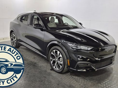 Used 2021 Ford Mustang Mach-E Premium image 1