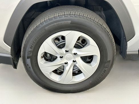 Used 2025 Toyota RAV4 LE AWD/4WD image 34