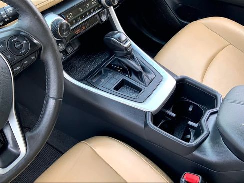 Used 2022 Toyota RAV4 XLE Premium FWD image 16