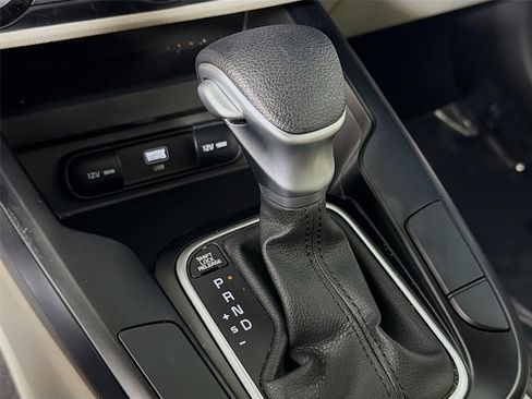 Certified 2025 Kia Soul LX w/ LX Technology Package FWD image 17