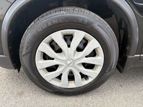 Used 2019 Nissan Rogue S FWD image 13