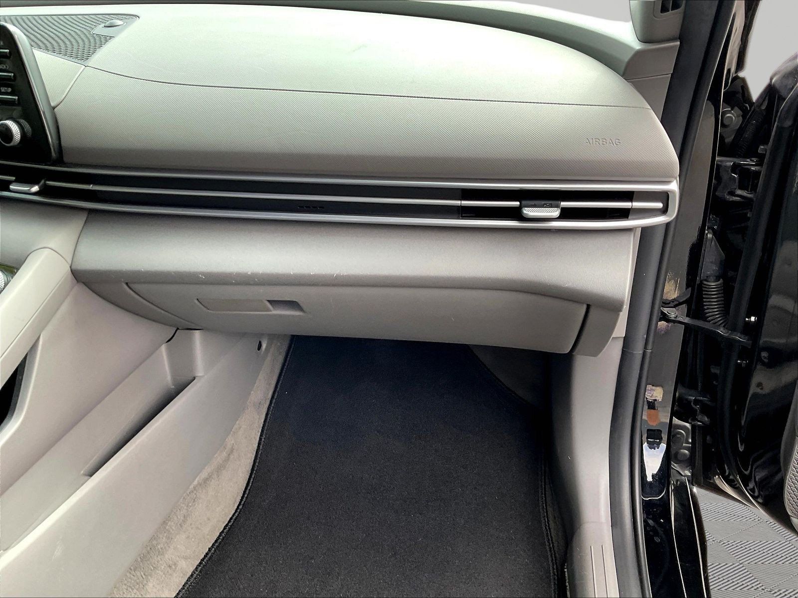 Used 2022 Hyundai Elantra SEL w/ Convenience + Premium Package FWD image 26