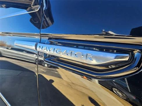 Used 2019 Lincoln Navigator L Reserve image 11