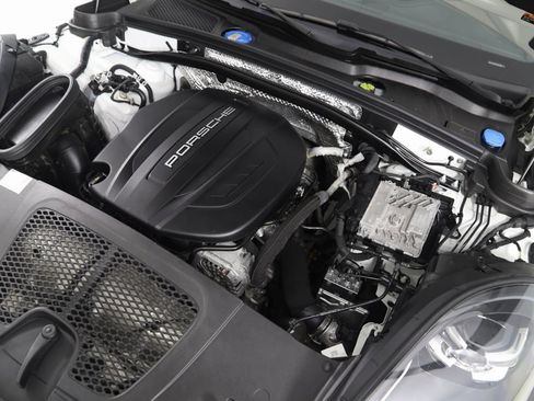 Used 2021 Porsche Macan image 20