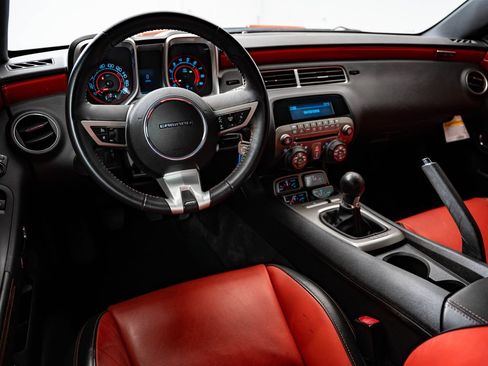 Used 2010 Chevrolet Camaro SS w/ RS Package RWD image 4