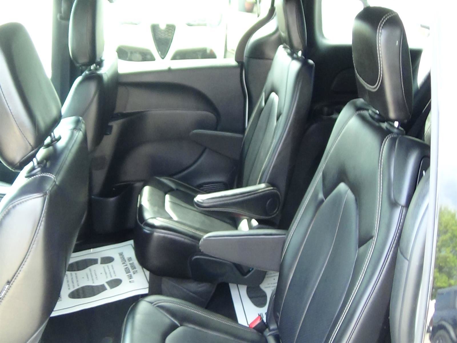 Certified 2025 Chrysler Pacifica Select FWD image 13