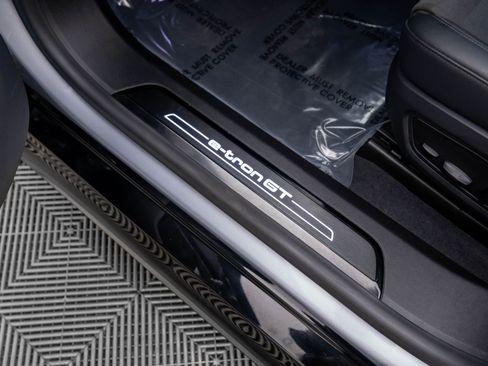 Used 2022 Audi e-tron GT Prestige w/ Prestige Package image 19