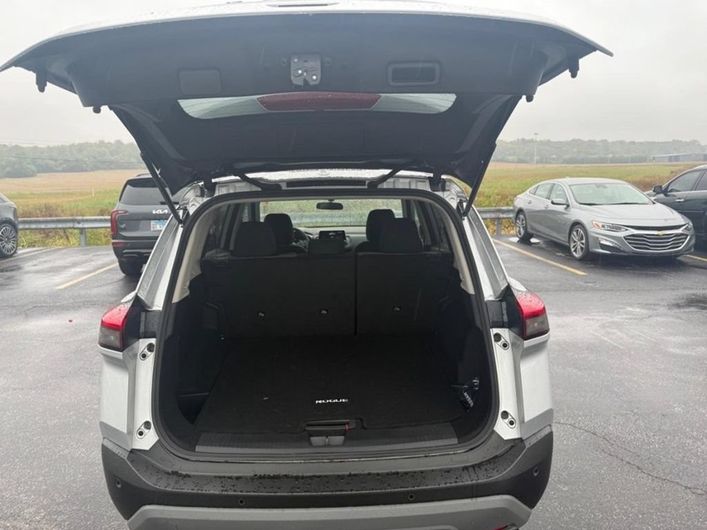 Used 2023 Nissan Rogue SV AWD/4WD image 17