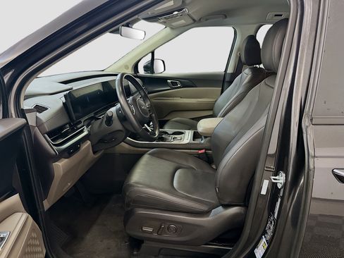Used 2026 Kia Carnival FWD image 13