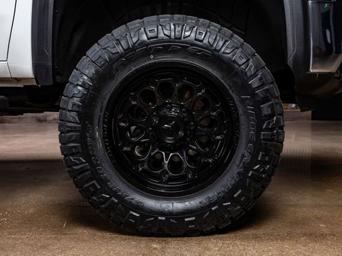 Used 2025 GMC Sierra 2500 SLT image 12