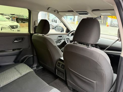 Used 2023 Nissan Rogue SV image 31