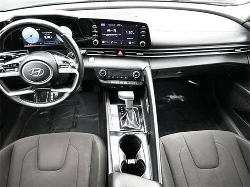 Used 2021 Hyundai Elantra SEL w/ Convenience Package image 16