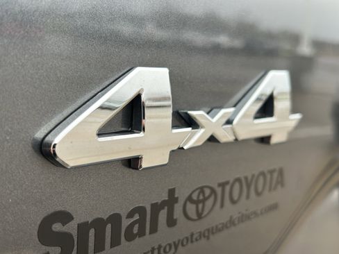 Used 2022 Toyota Tacoma SR AWD/4WD image 9