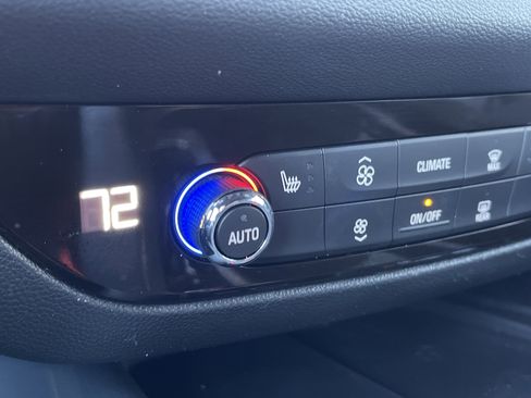 Used 2023 Buick Enclave Essence image 29