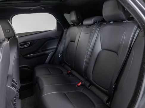 Used 2018 Jaguar F-PACE Premium image 16