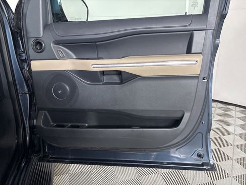 Used 2024 Ford Expedition Limited image 30