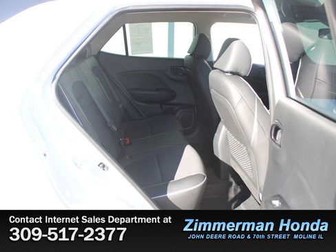 Used 2022 Hyundai Venue Limited image 8