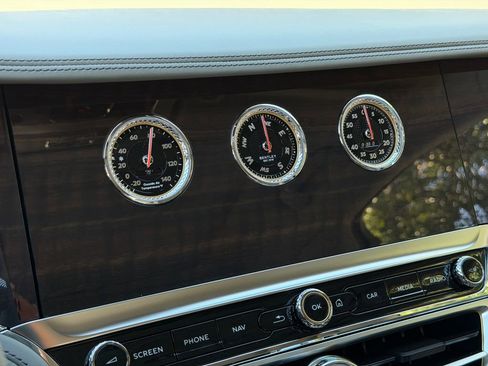 New 2025 Bentley Flying Spur Plug-In Hybrid image 32